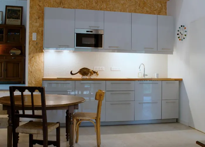 Nyaraló Theveny, Le Couchant